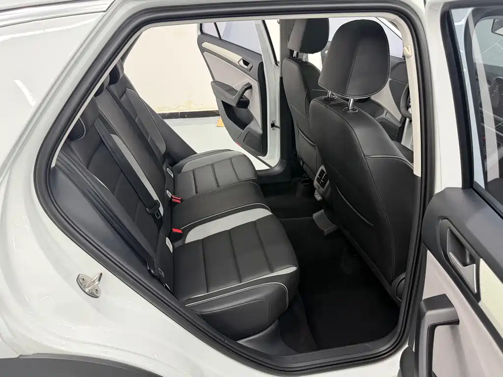 Volkswagen T-Roc 2023 — фото 23