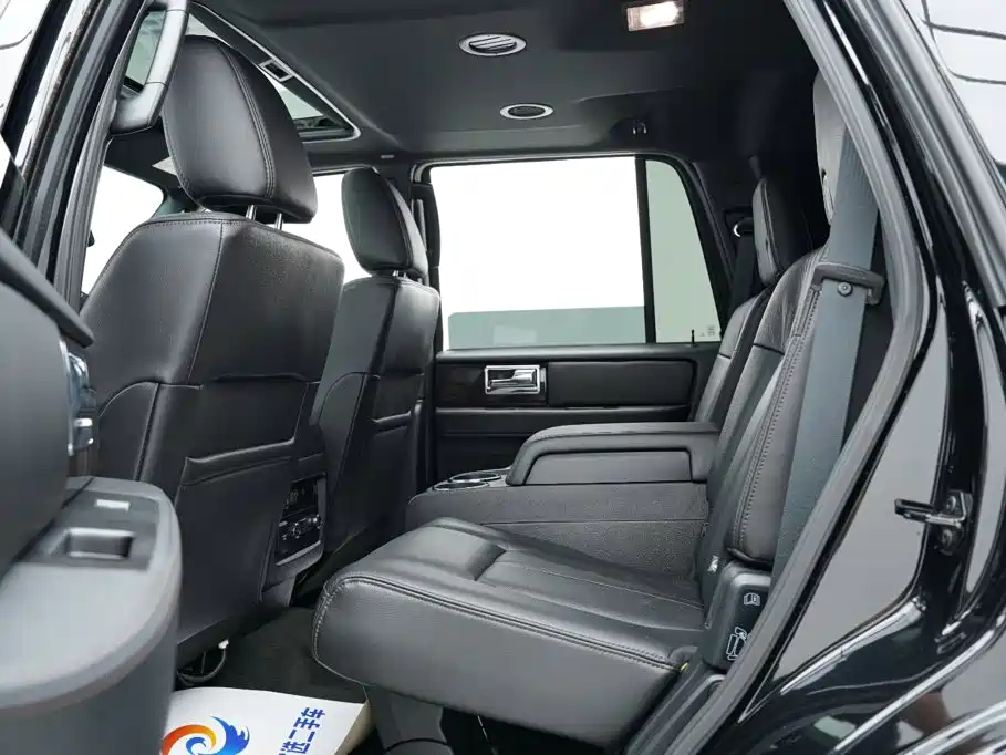 Lincoln Navigator 2018 — фото 16