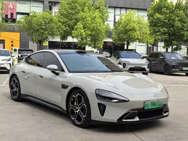 Xiaomi SU7 2024