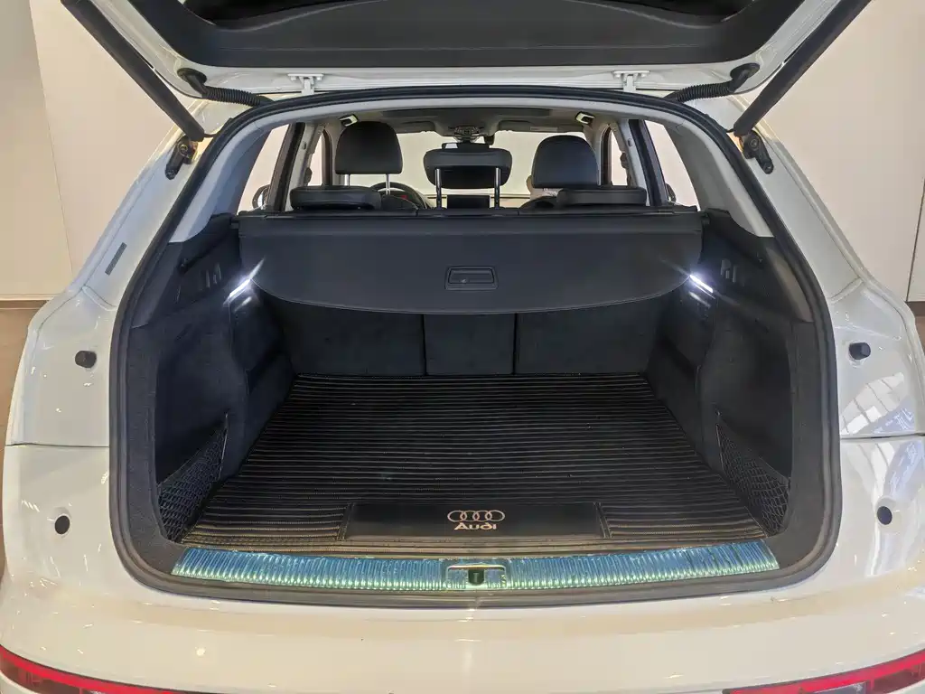 Audi Q5L 2020 — фото 8