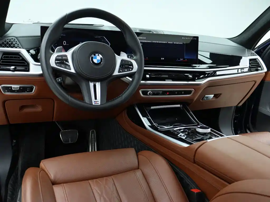 BMW X7 M60i 2023 — фото 10
