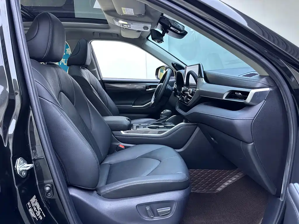 Toyota Highlander 2022 — фото 12