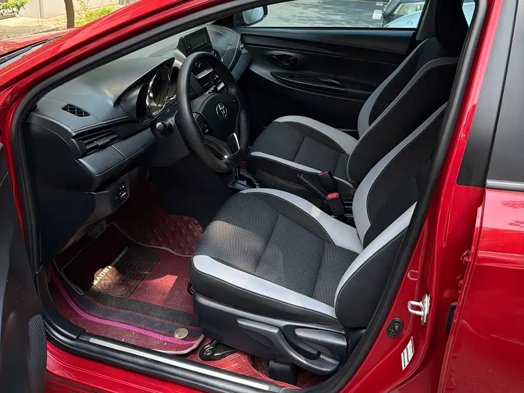Toyota Yaris L 2022 — фото 8