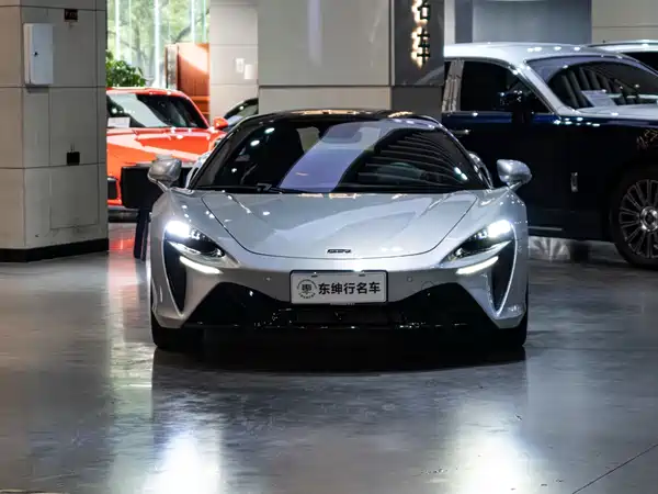 McLaren Artura 2025