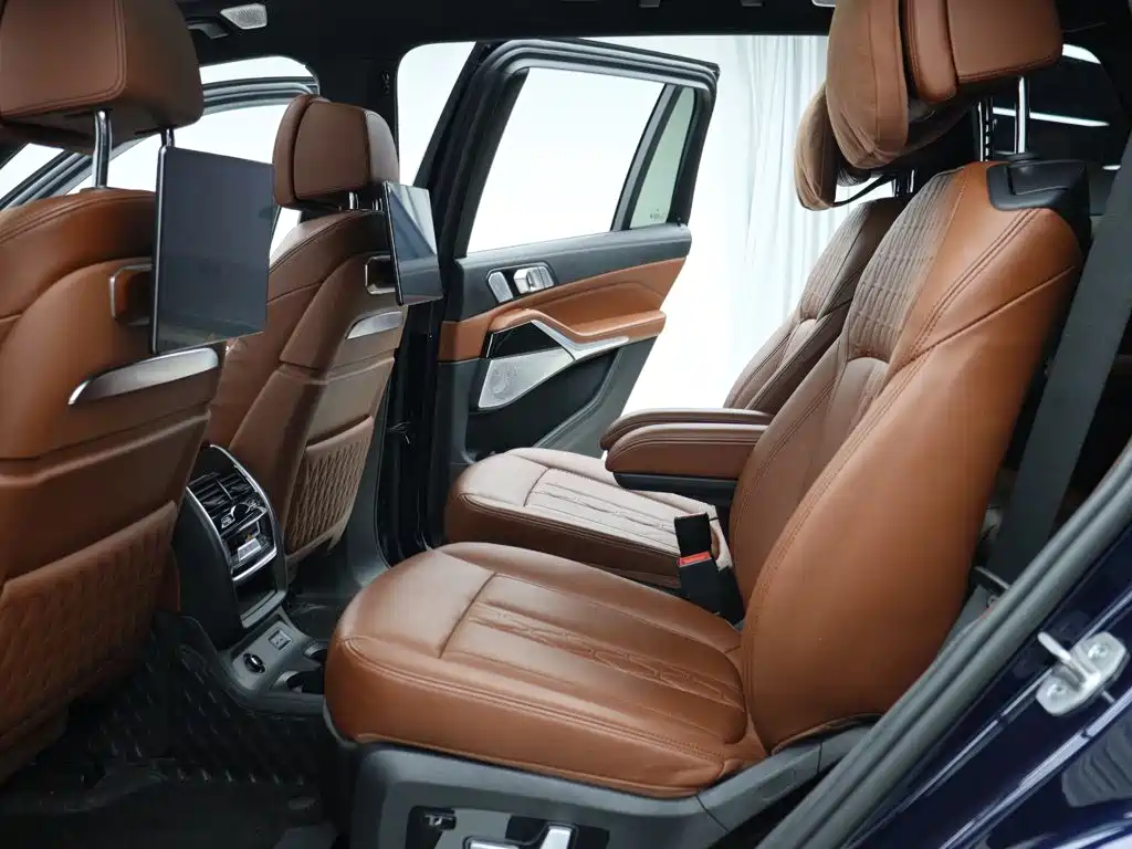 BMW X7 M60i 2023 — фото 7