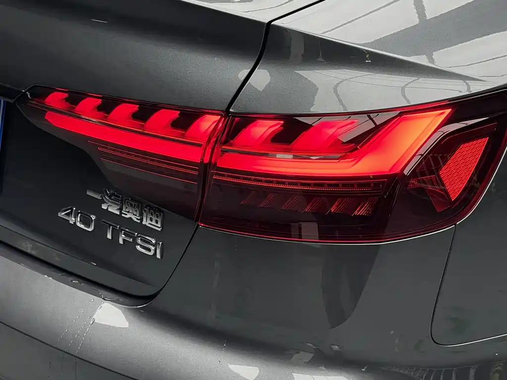 Audi A4L 2023 — фото 12