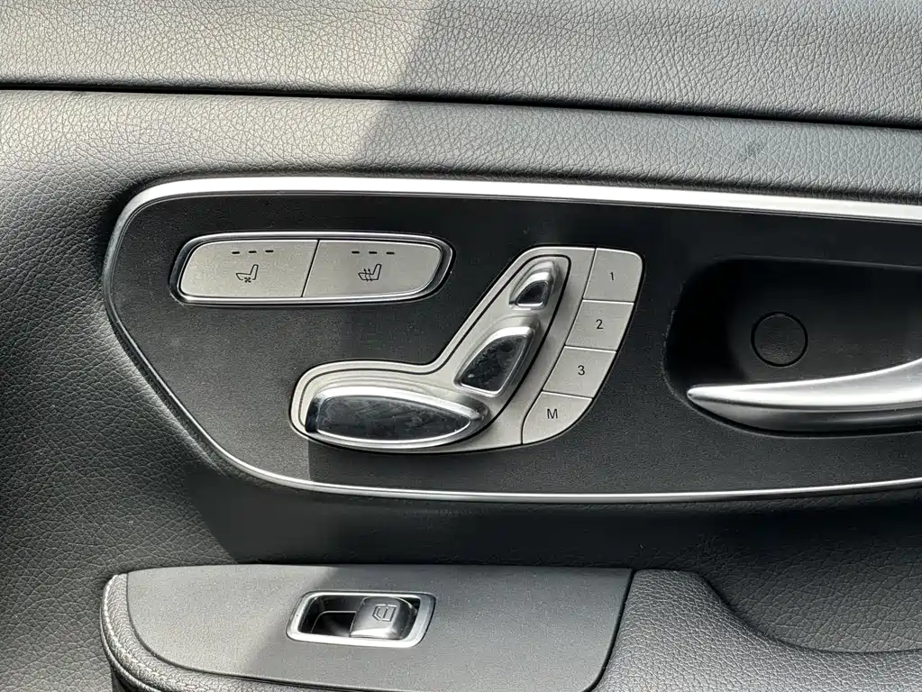 Mercedes-Benz V-Class 2018 — фото 14