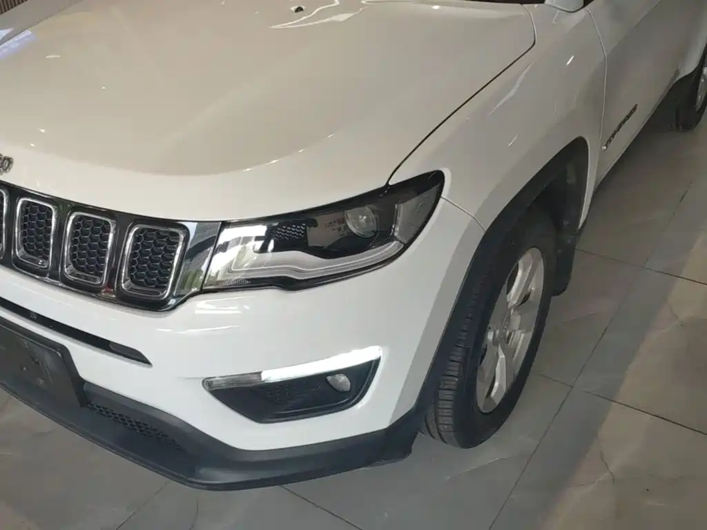 Jeep Compass 2018 — фото 24