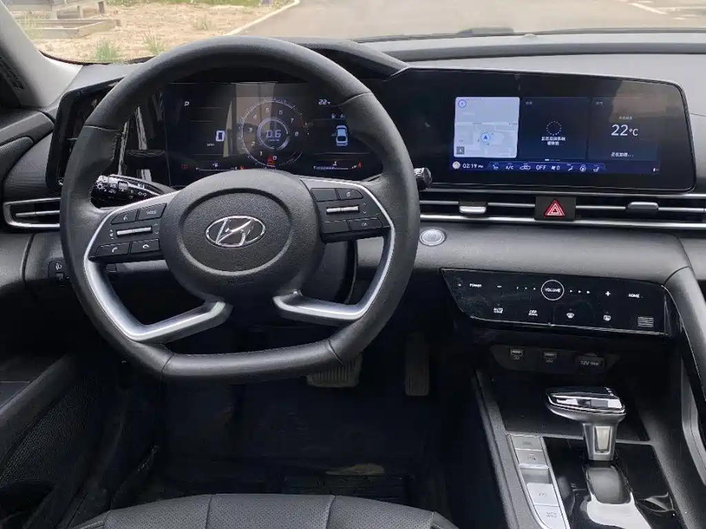 Hyundai Elantra 2022
