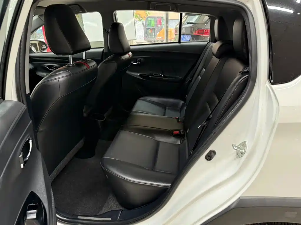 Toyota Yaris L 2022 — фото 17