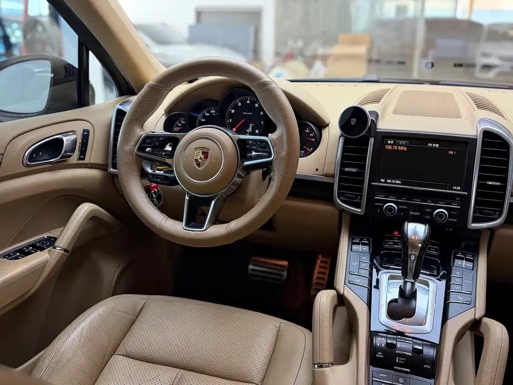 Porsche Cayenne 2015 — фото 14