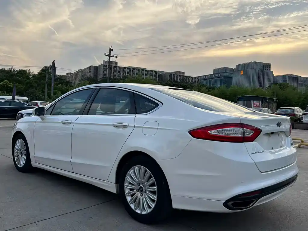 Ford Mondeo 2014 — фото 12