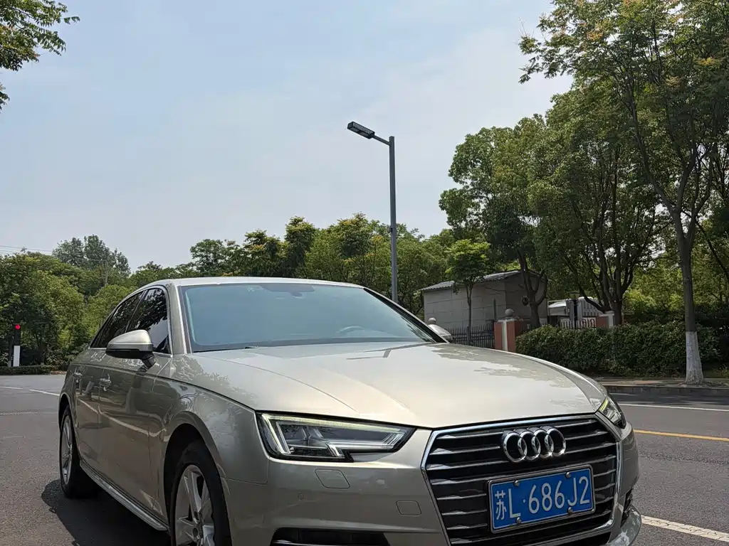 Audi A4L 2018 — фото 1