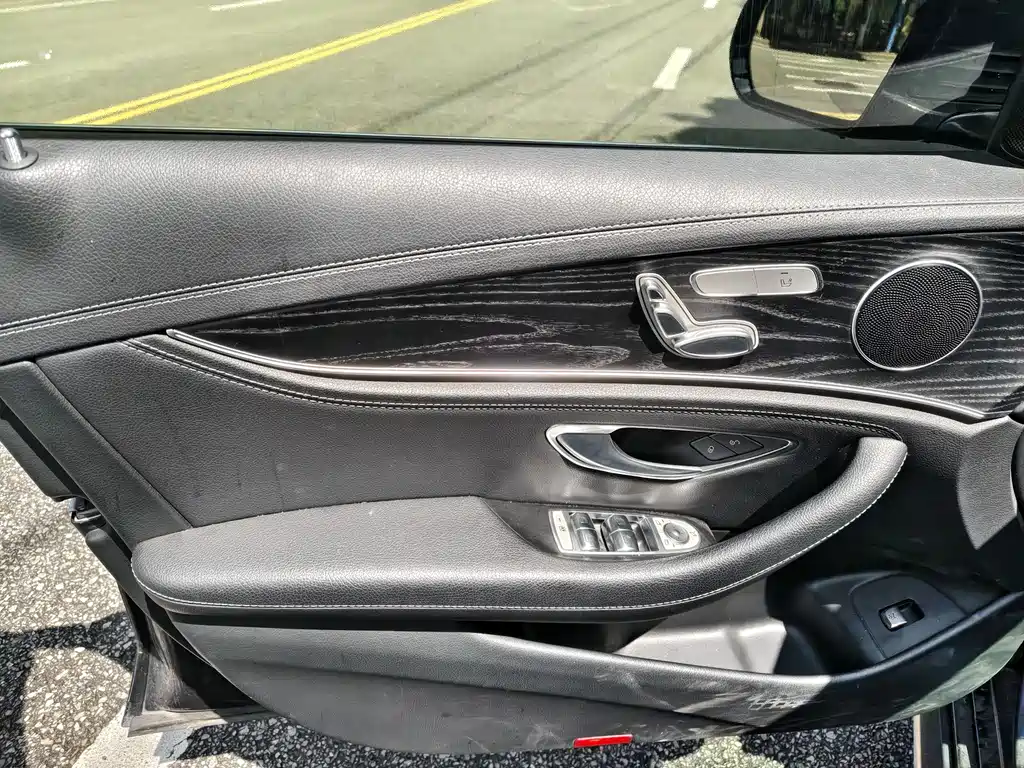 Mercedes-Benz E-Class 2019 — фото 19