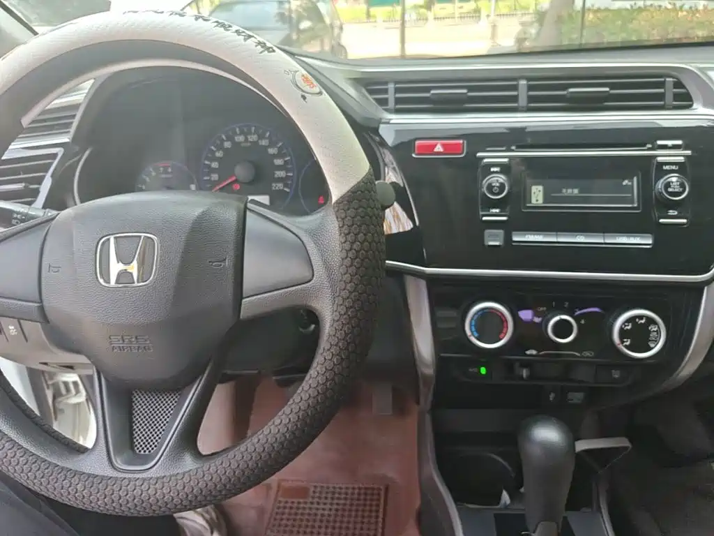 Honda City 2016 — фото 10