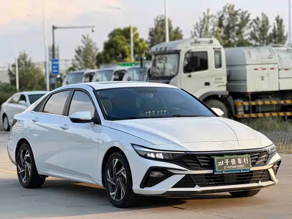 Hyundai Elantra 2024