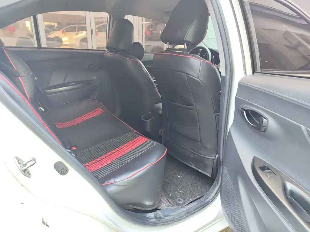 Toyota Yaris L 2019 — фото 12