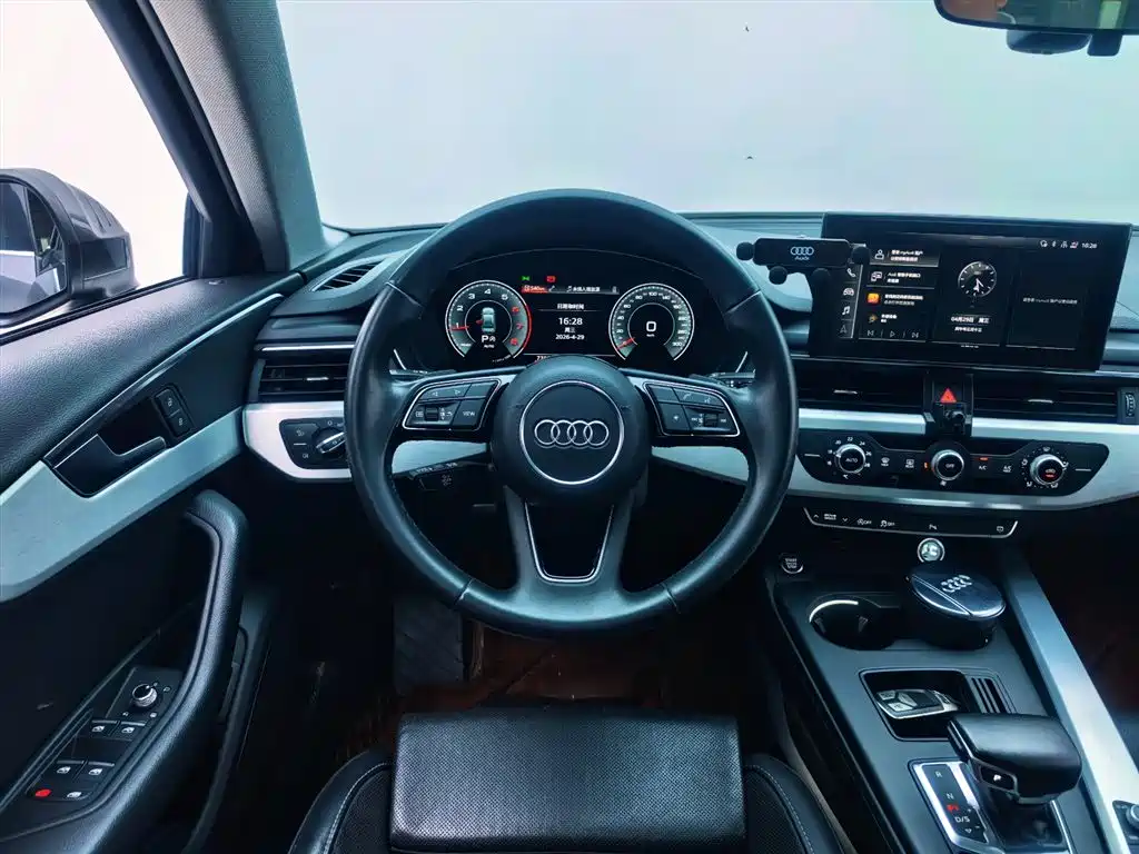 Audi A4L 2022 — фото 12
