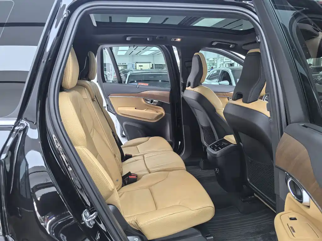 Volvo XC90 2019 — фото 11