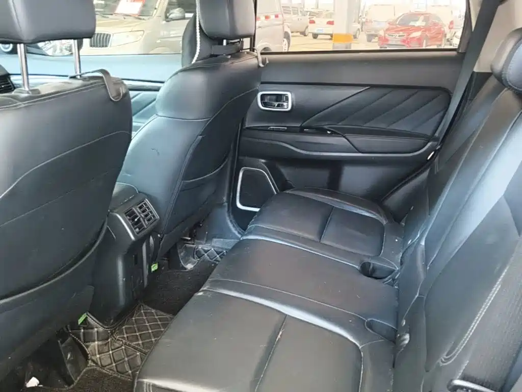 Mitsubishi Outlander 2019 — фото 17