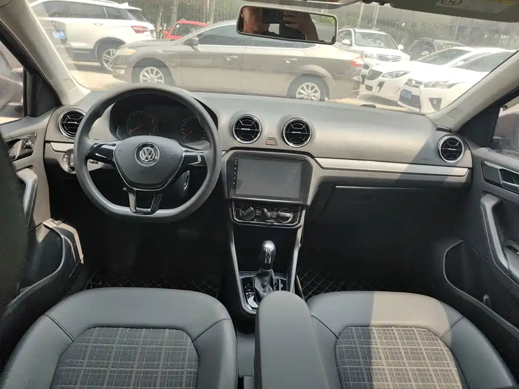 Volkswagen Jetta 2017 — фото 16