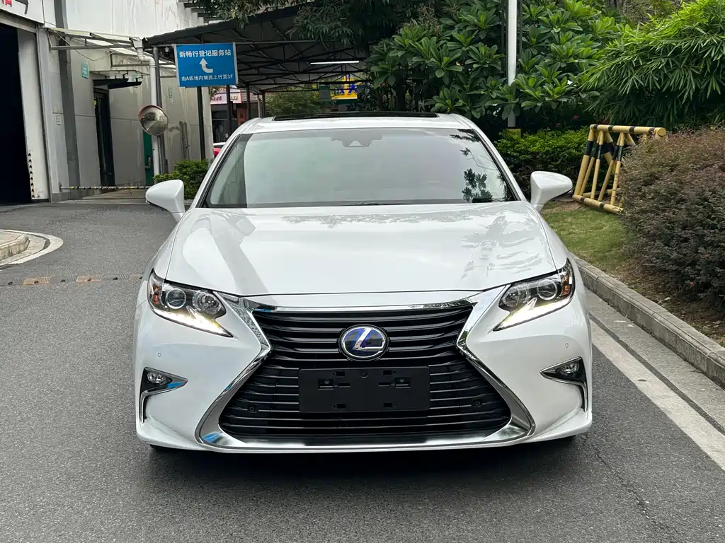 Lexus ES 2016 — фото 2