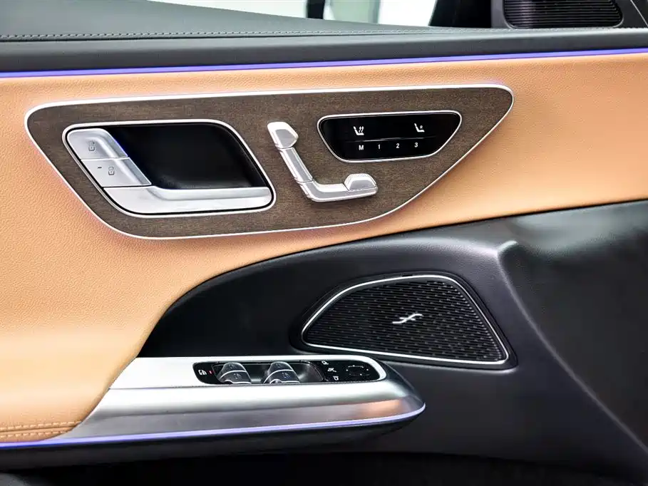 Mercedes-Benz E-Class 2025 — фото 16