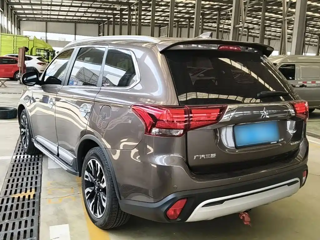 Mitsubishi Outlander 2019 — фото 5