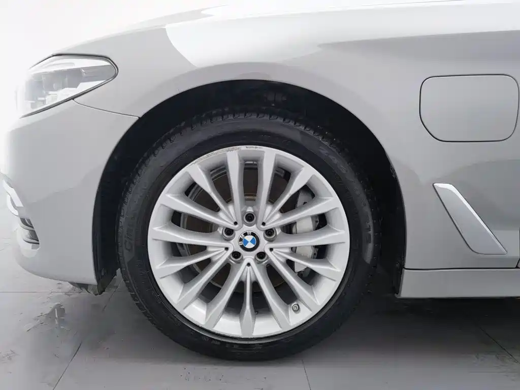 BMW 5 Series New Energy 2020 — фото 17