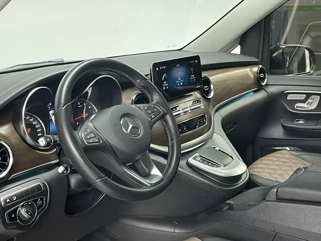 Mercedes-Benz V-Class 2021 — фото 8