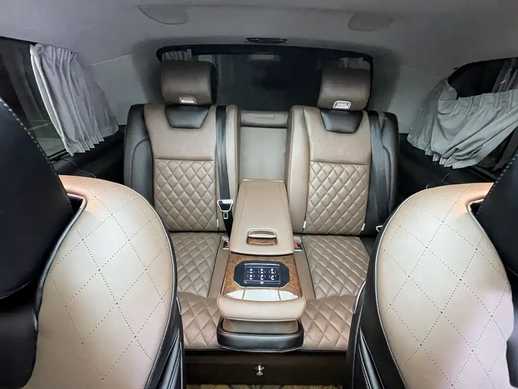 Mercedes-Benz V-Class 2021 — фото 17