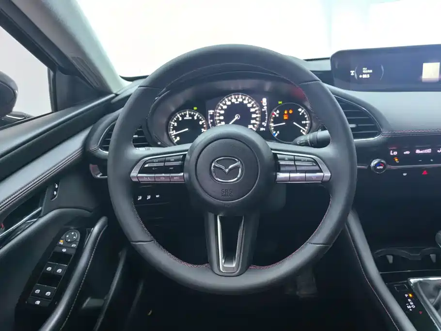 Mazda 3 Axela 2023 — фото 15