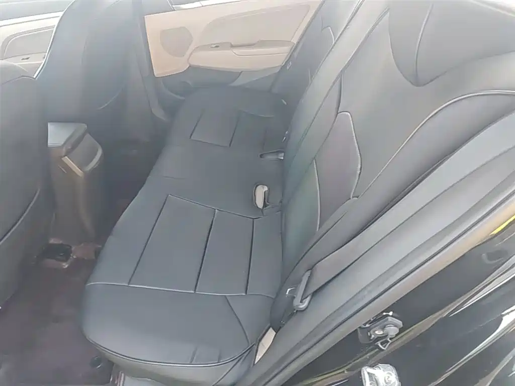 Hyundai Elantra 2018 — фото 13
