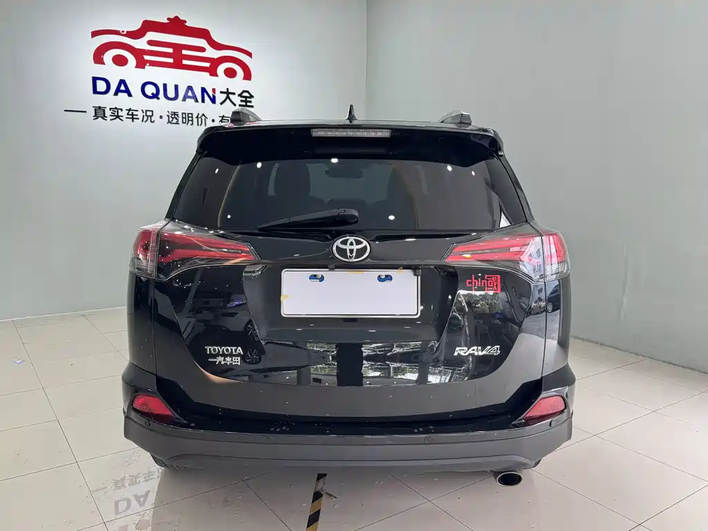 Toyota RAV4 2018 — фото 13