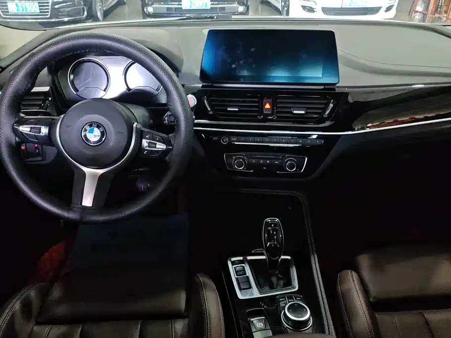 BMW 1 Series 2021 — фото 12