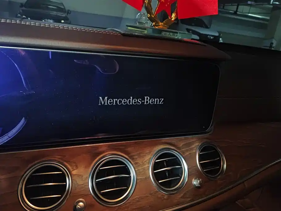 Mercedes-Benz E-Class 2022 — фото 13