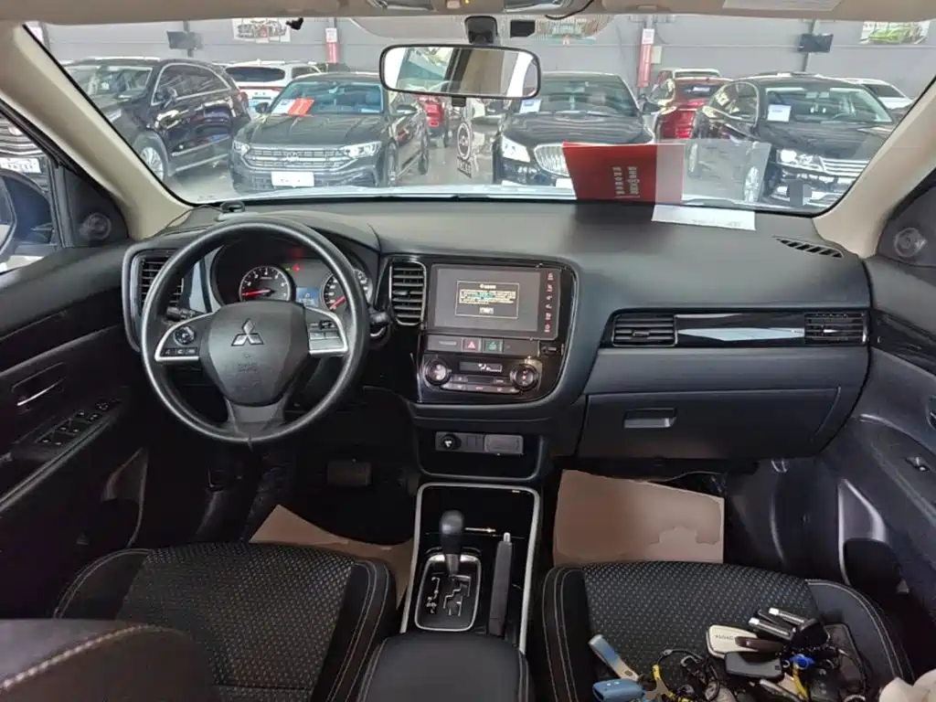 Mitsubishi Outlander 2022 — фото 10