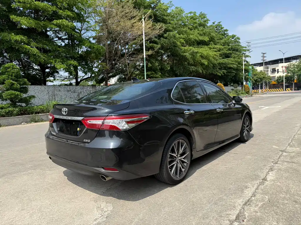 Toyota Camry 2022 — фото 7