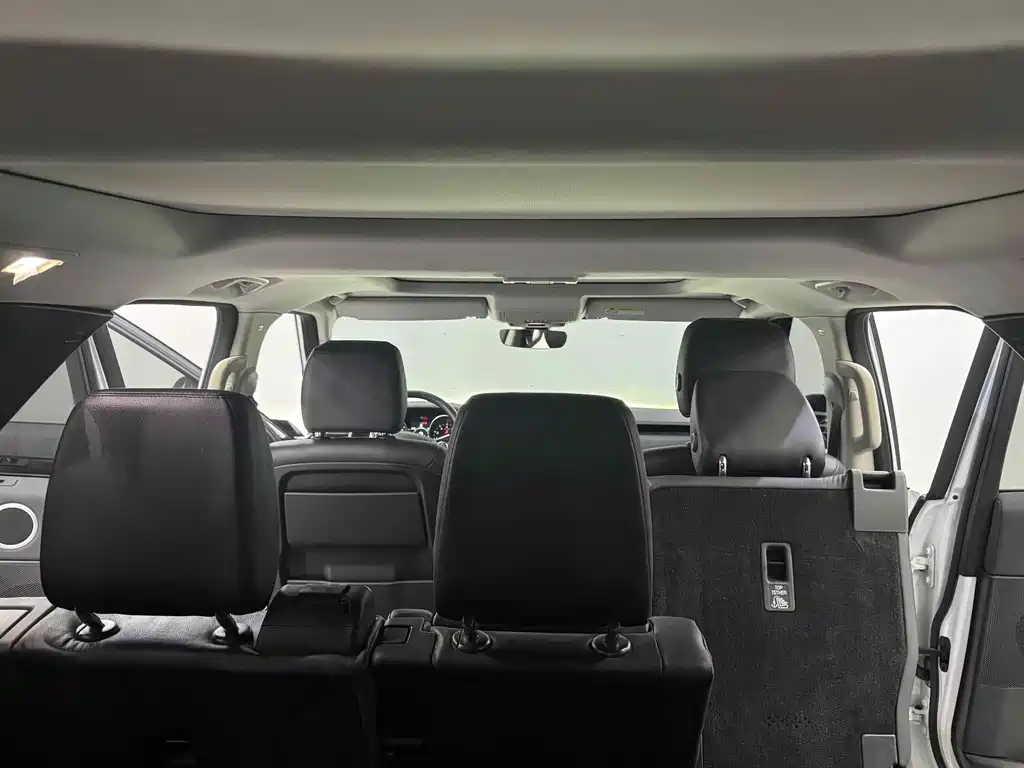 Land Rover Discovery 2018 — фото 12