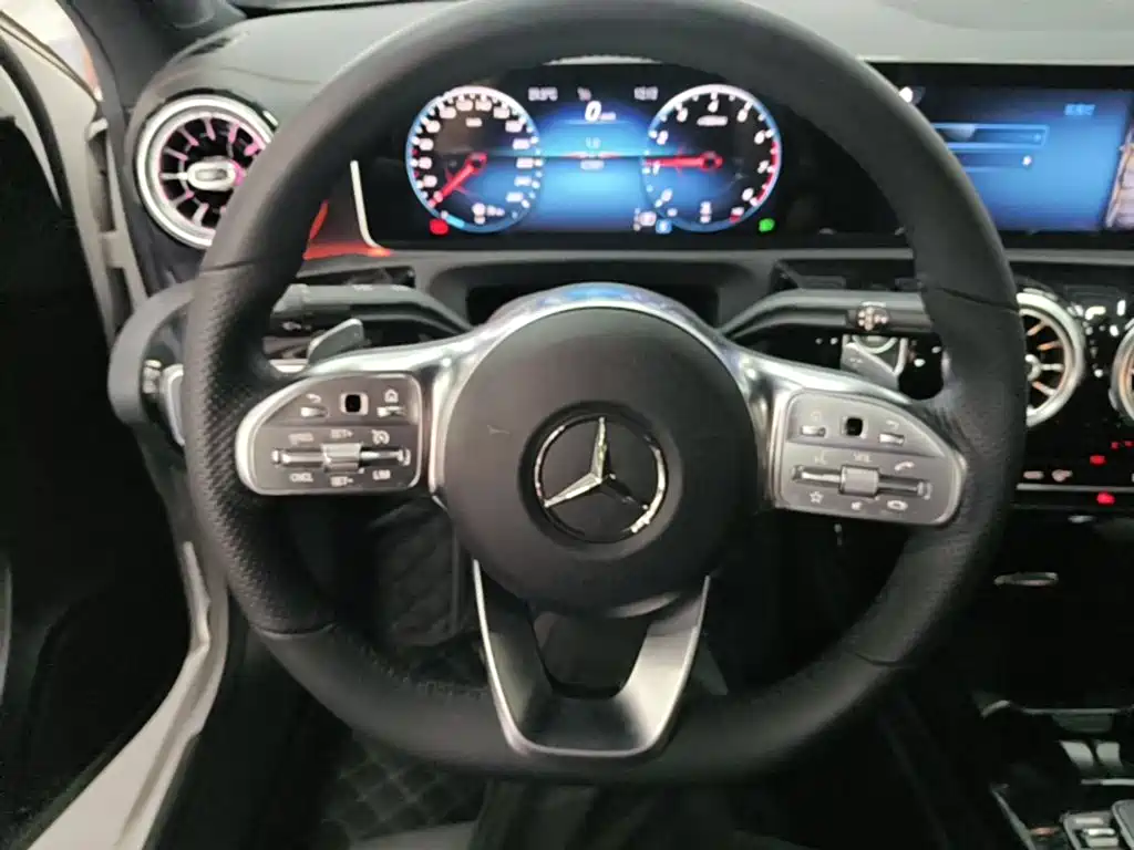 Mercedes-Benz A-Class 2020 — фото 11