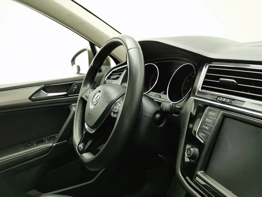Volkswagen Tiguan L 2019 — фото 22