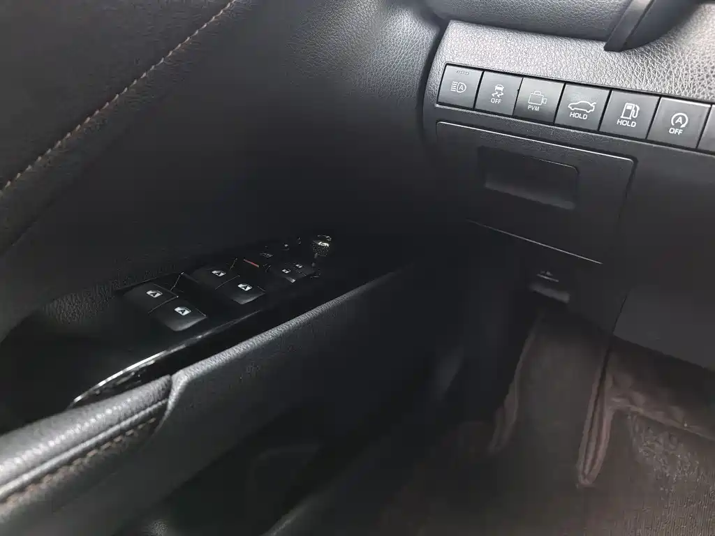 Toyota Camry 2019 — фото 16