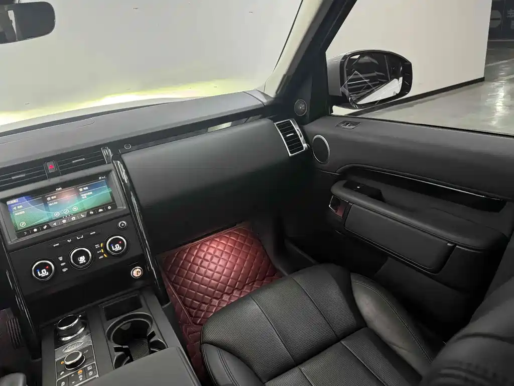Land Rover Discovery 2018 — фото 15