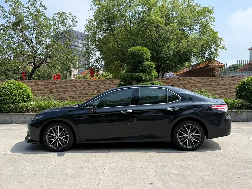 Toyota Camry 2022 — фото 4