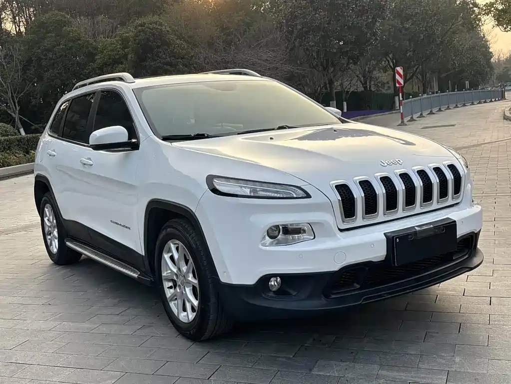 Jeep Cherokee 2015 — фото 3