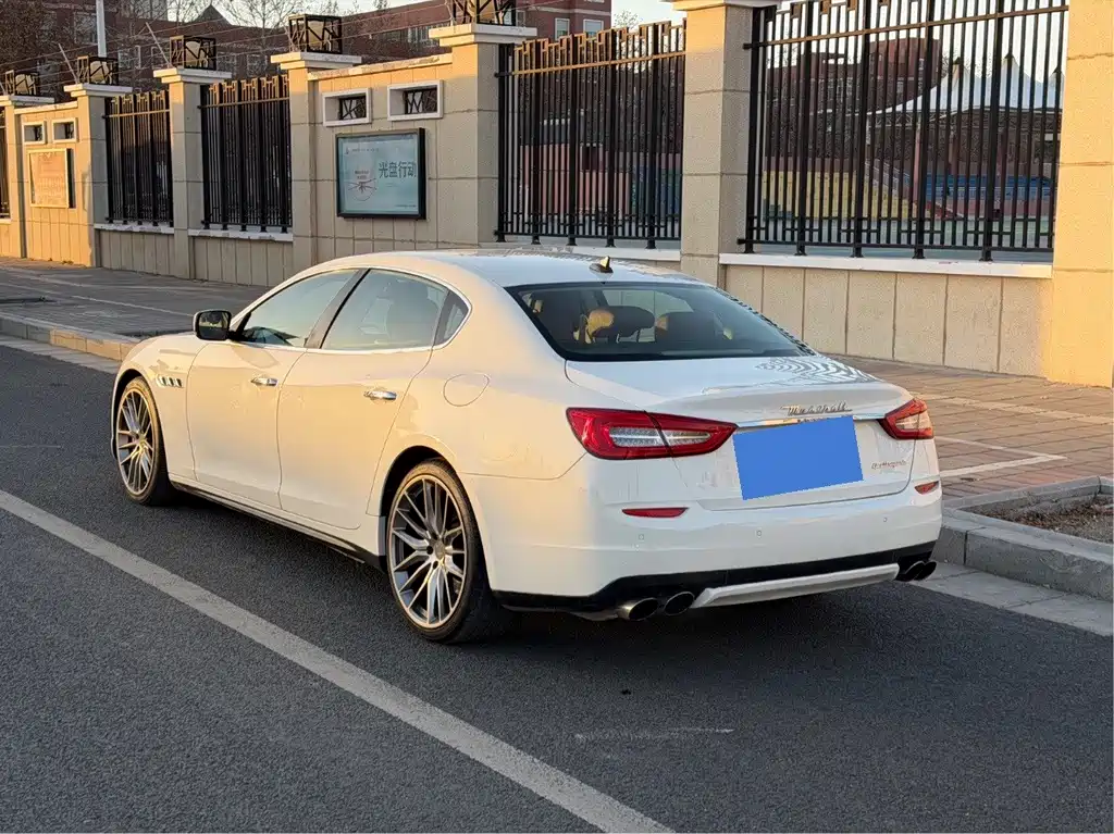 Maserati Quattroporte 2015 — фото 12