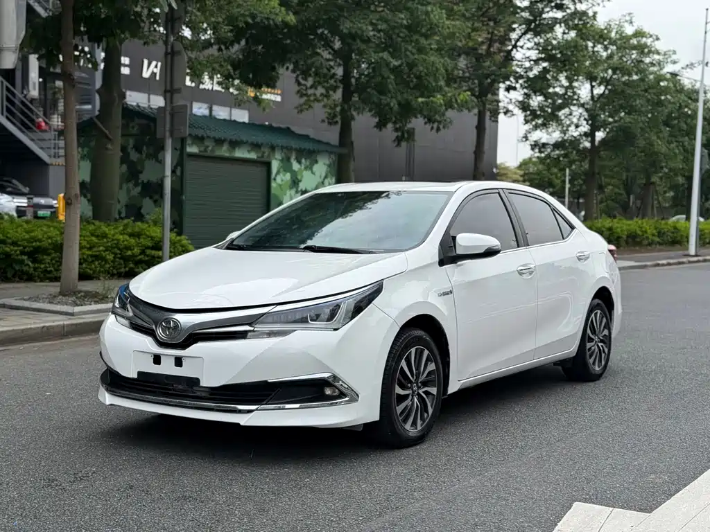 Toyota Corolla 2018 — фото 1