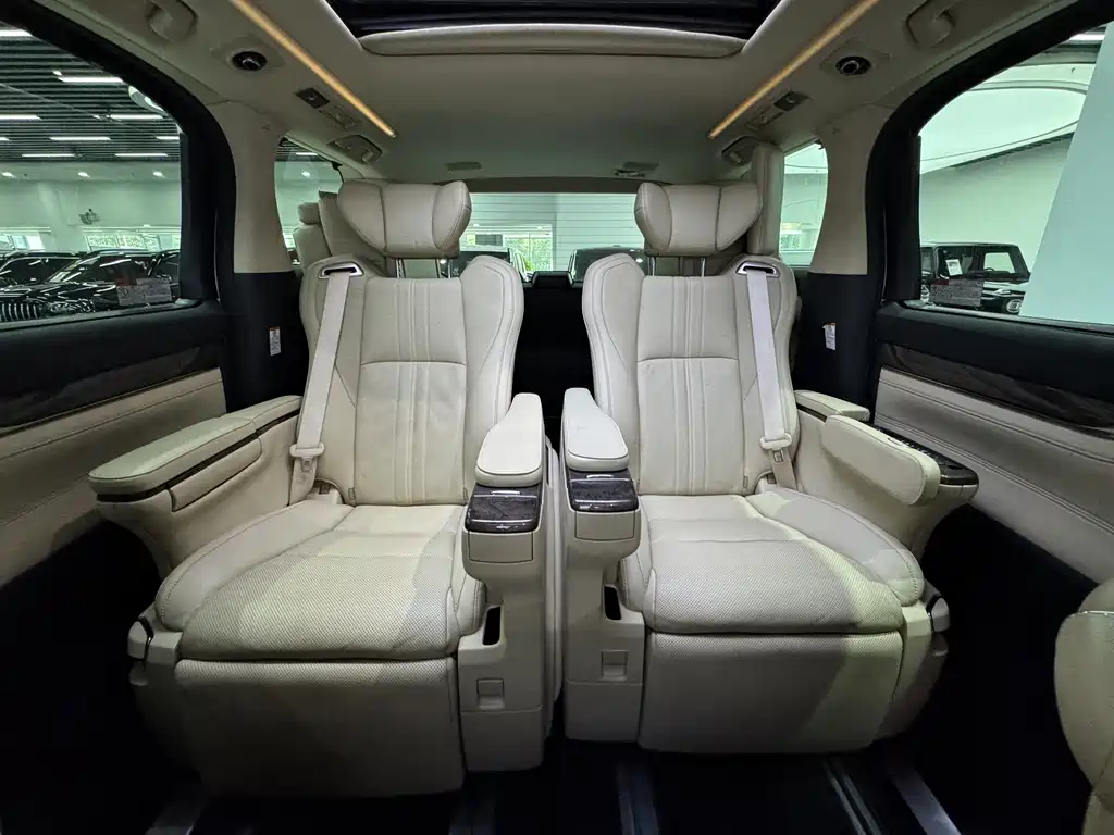 Toyota Vellfire 2023 — фото 15