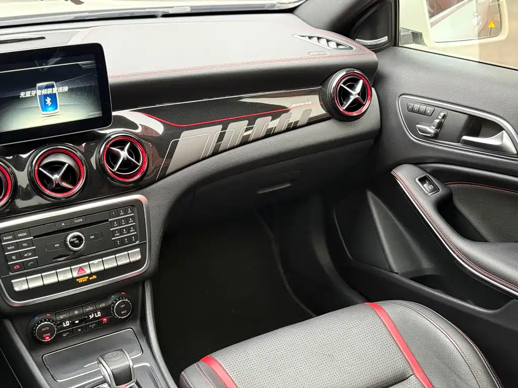 Mercedes-Benz GLA AMG 2018 — фото 11