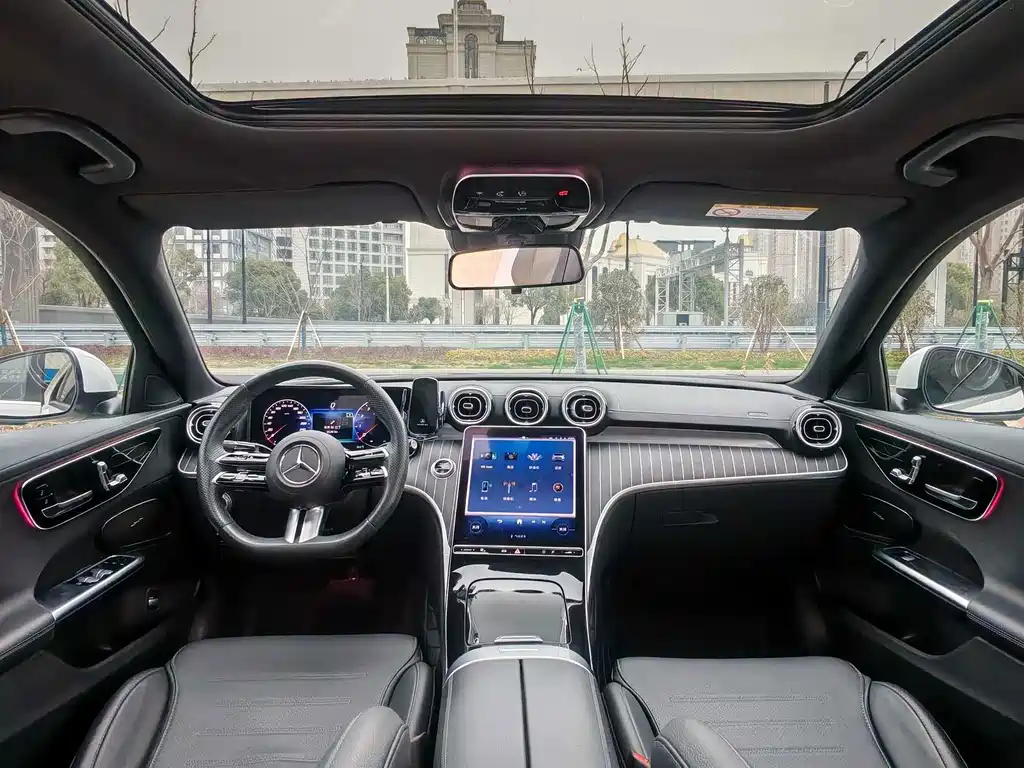 Mercedes-Benz C-Class 2024 — фото 11